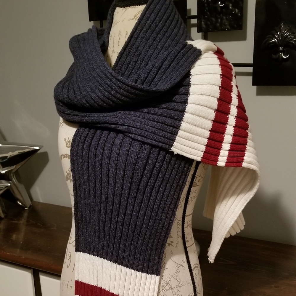Knit scarf